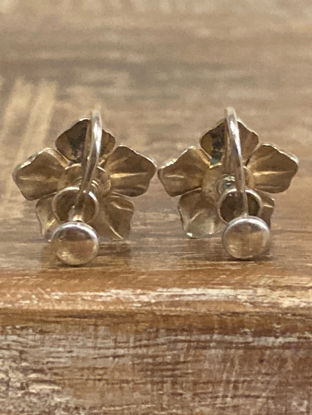 Vintage Sterling Silver Enamel Flower Earrings • Blue & White • Screw‑Back 5/8” - Picture 4 of 13